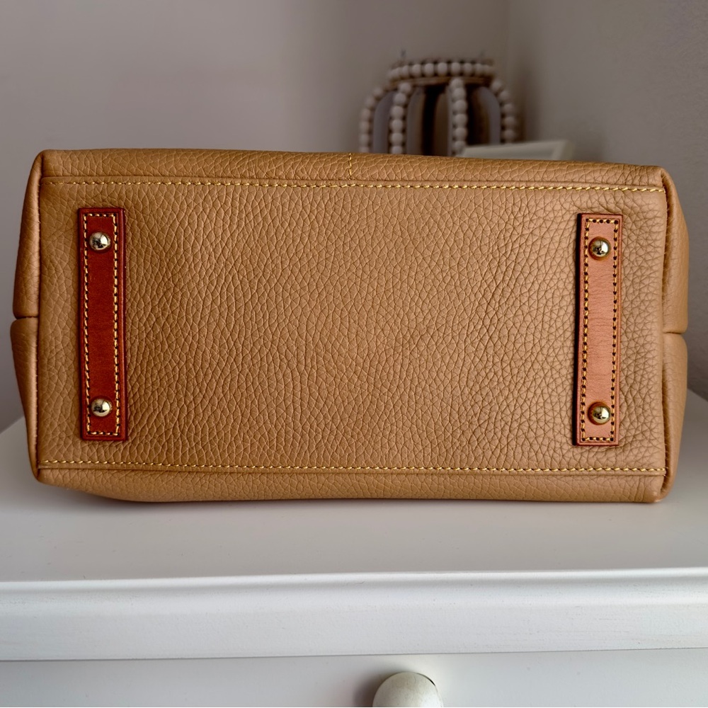 NWT Dooney & Bourke Dillen Double Pocket Crossbody Satchel Pebble Leather Sand - Picture 4 of 12